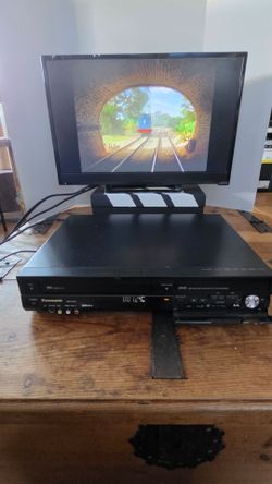 Panasonic DMR-EZ48V DVD/VCR Combo Recorder Playeokr Digital Tuner HDMI
No Remote
Tested Works properly see video