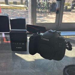 Camera Canon EOS 90D W/charger