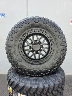18" KMC w/ 35" Nitto Trail Grappler