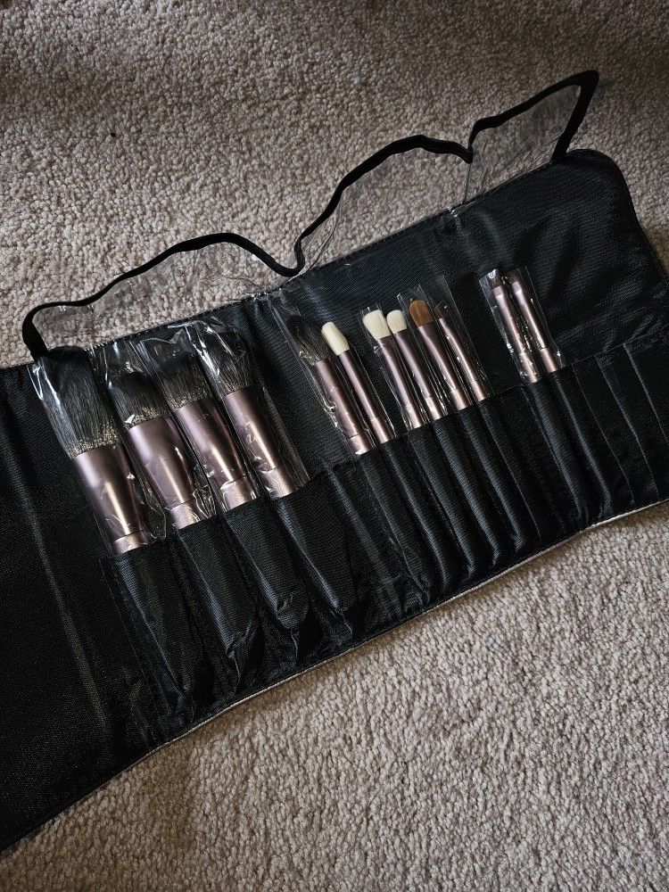 Face And Eye Makeup Brushes