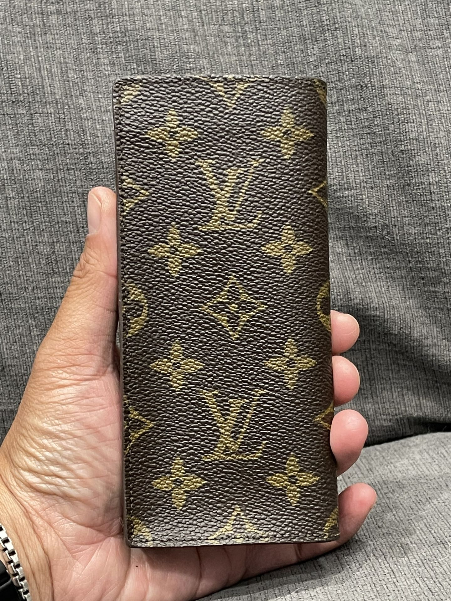 louis vuitton sunglass holder