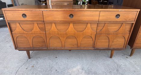 Vintage Mid-Century Modern Matching Dresser Set – 9 Drawer + 4 Drawer – Brasilia Style