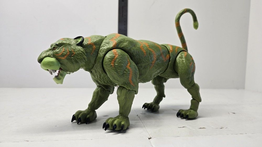 2022 MOTU Deluxe Battle Cat Masters of the Universe Masterverse Revelation He-Man Cringer Kids Toy