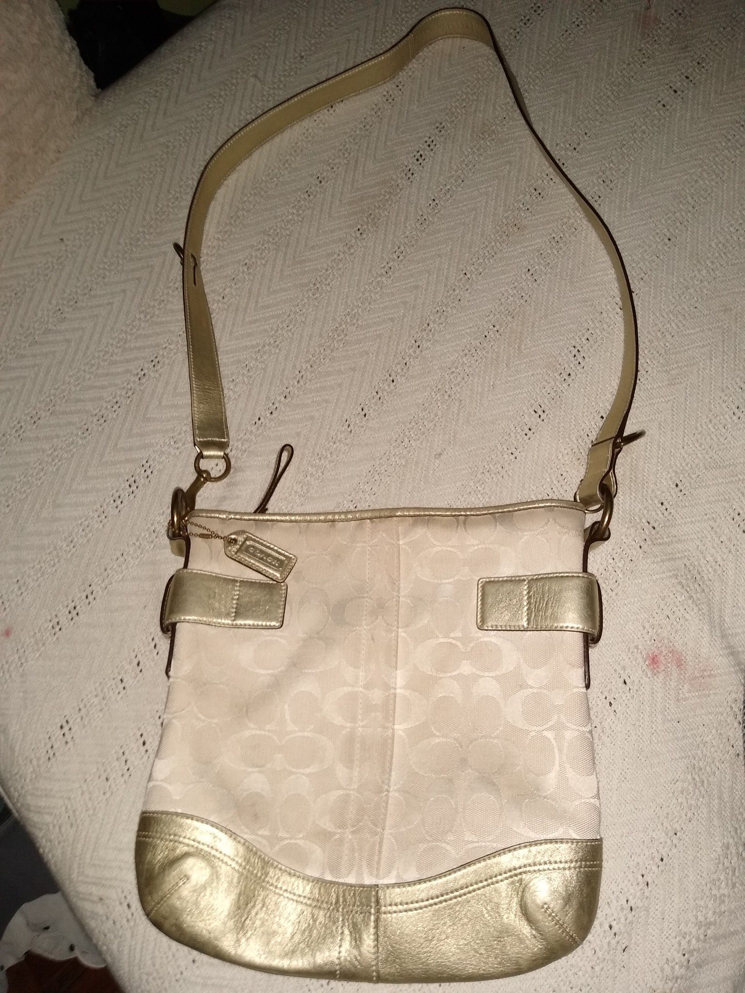 Will deliver in LA Authentic Coach bag beige and gold