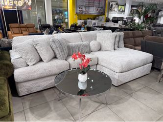 “L” Shape Sectional With Oversize Chaise ✨✨✨