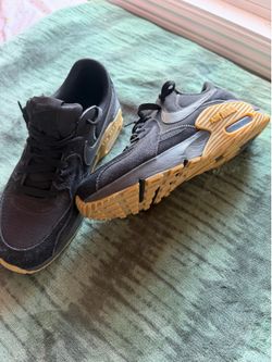 NIKE TRAINERS  Men. Size US 7.5 . Excellent condition