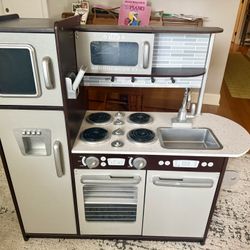 Kidkraft Childrens Play Kitchen 