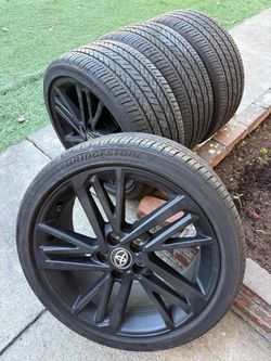 Toyota Camry 19 wheels and tires