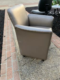 3 matching tulip chairs