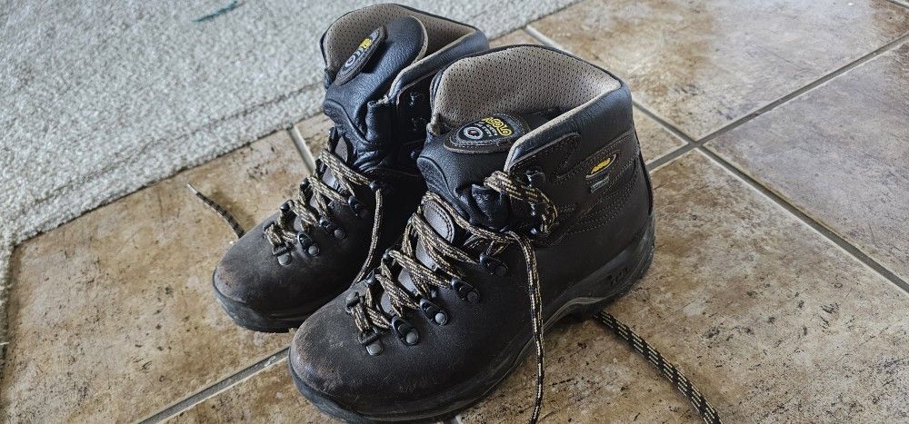 High Quality Asolo Hiking Boots SIZE 8.5 WOMENS