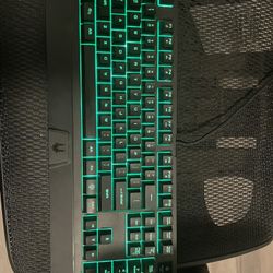 Gaming Keyboard Glows Three Colors