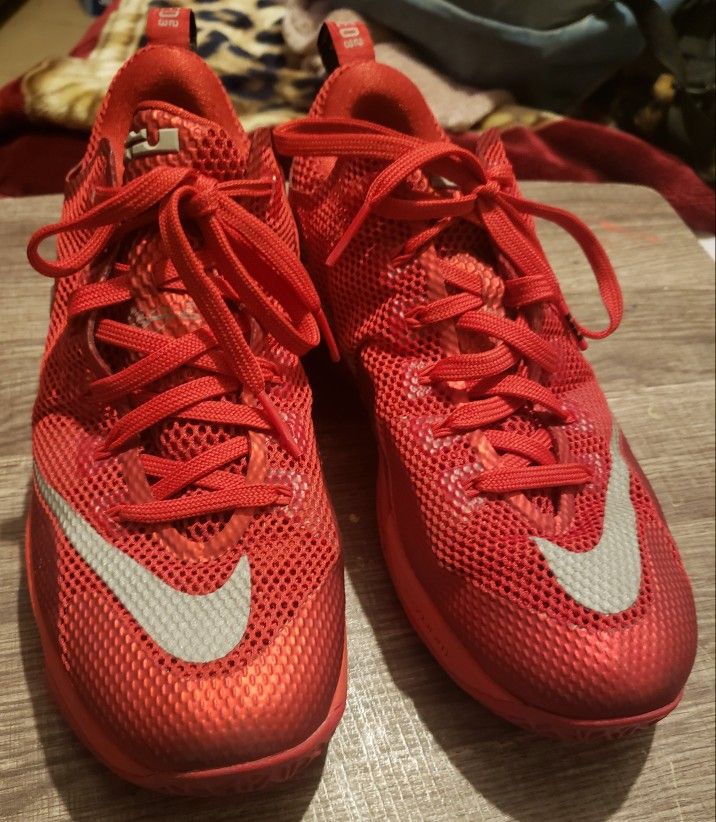 Size 10 Nike LeBron 12 Low University Red