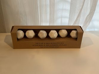 SET OF 6 DRAWER PULLS