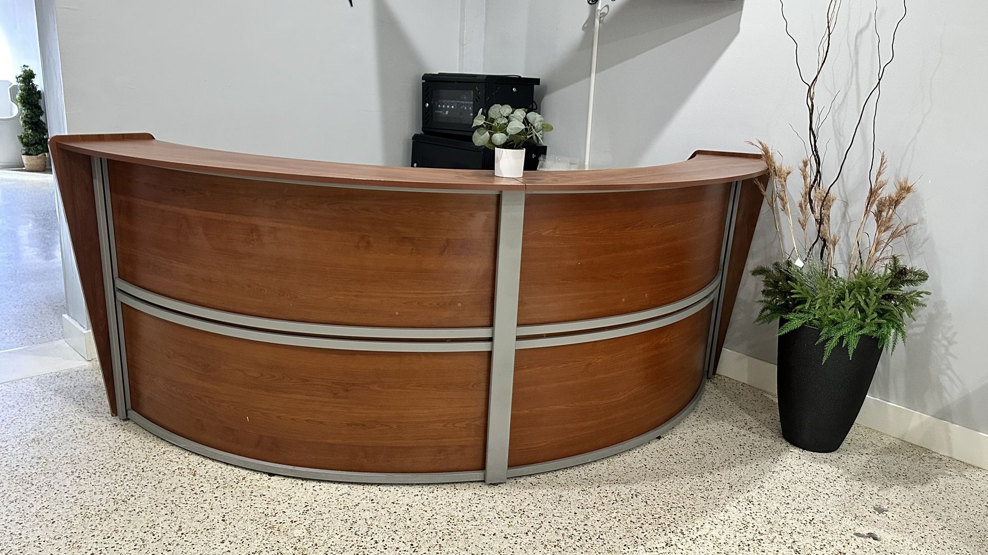 Reception Desk | Mostrador De Recepción 