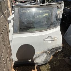 2017 Jeep Renegade Back Left & Front Right 