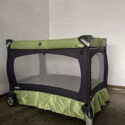 Folding Crib// Excellent condition $70 OBO