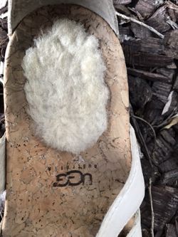 UGG women’s white leather size 8 gladiator sandals