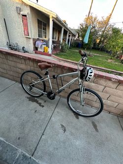 Specialized  expedition sport bicycle aluminum  lightweight  Like new Medium frame
