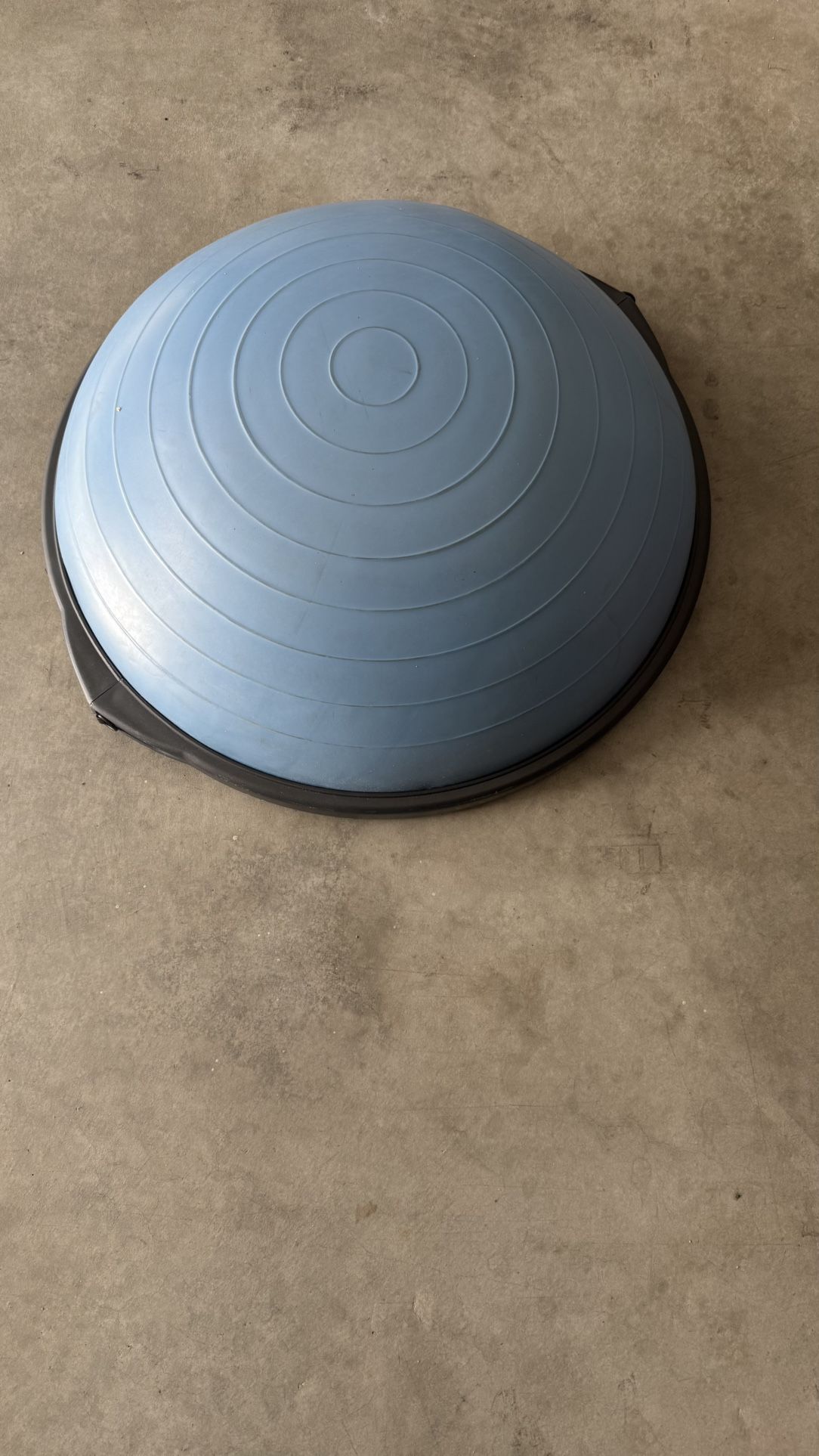 Pre-Owned BOSU Ball – Excellent Condition