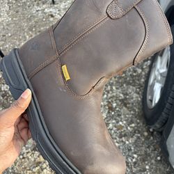 New Steel toe pull on work boots size 8