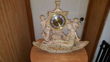 Acrylic mantel clock
