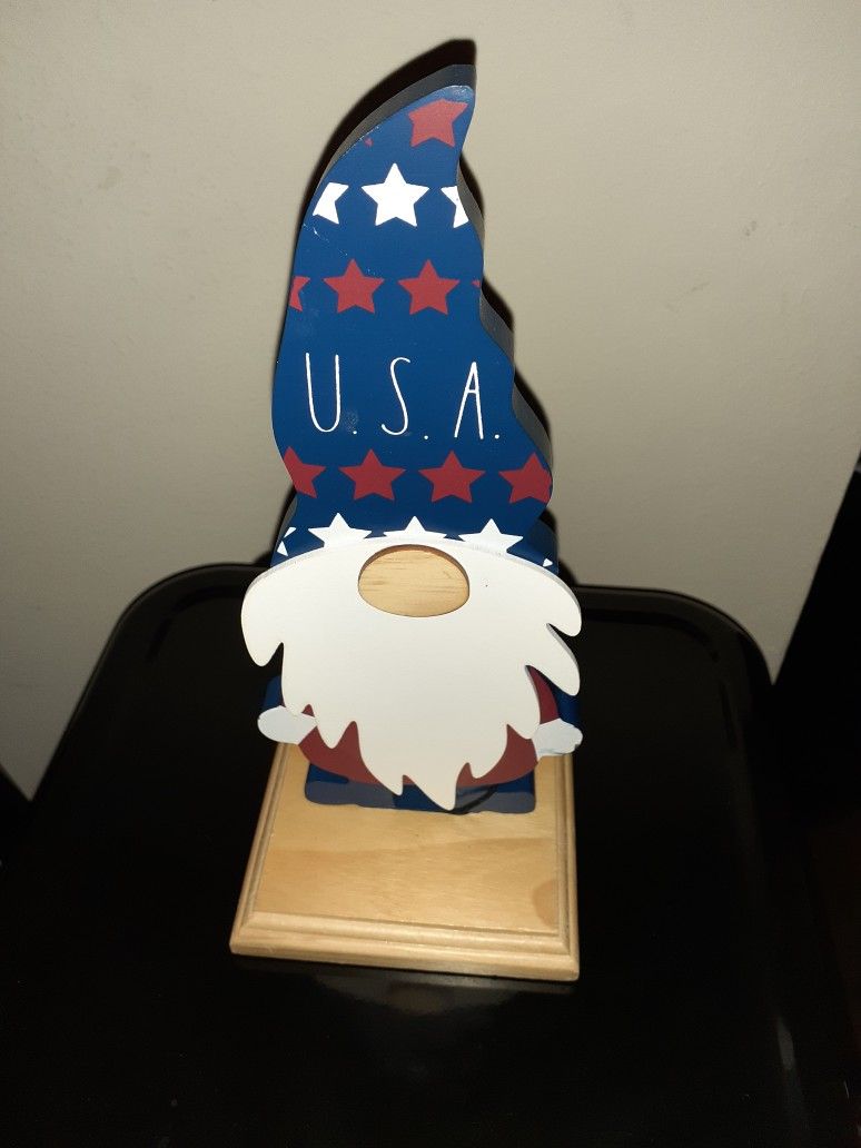 Wooden USA Gnome