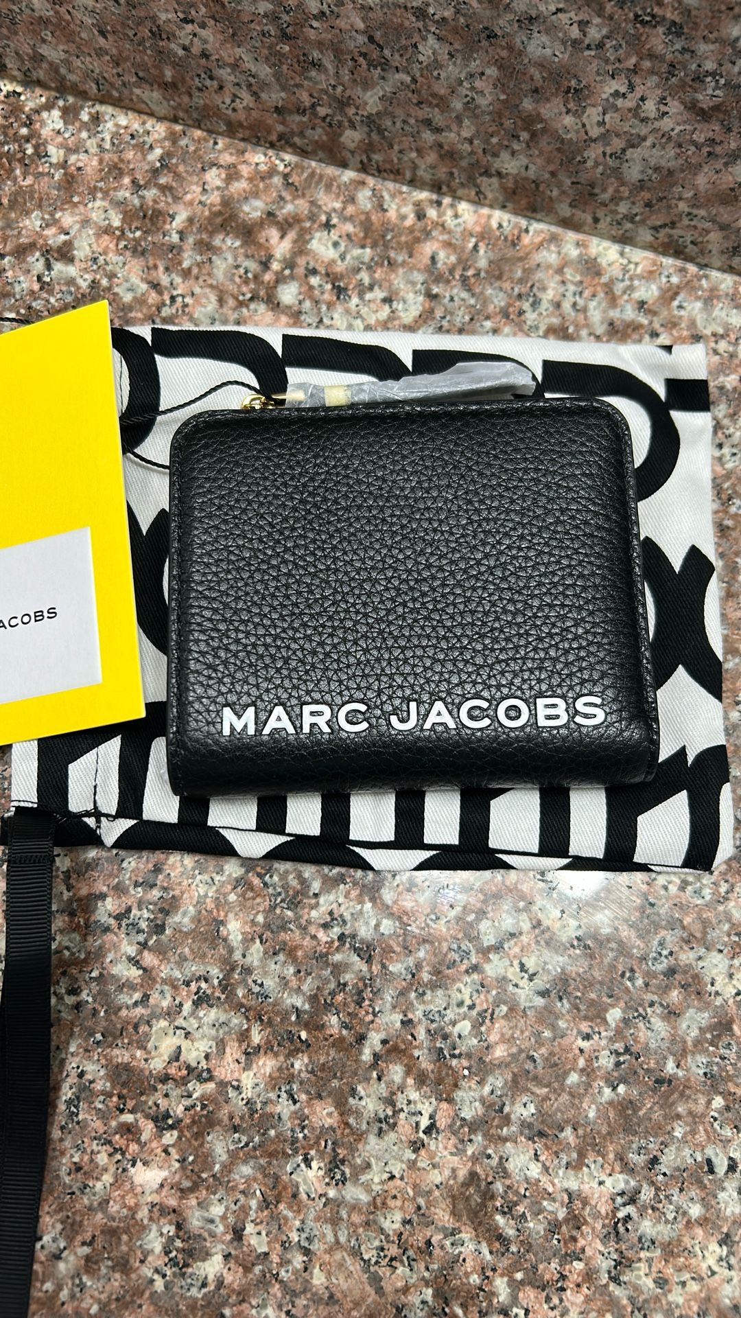New Marc Jacobs Leather Wallet For Sale..