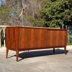 Mid Century Danish Modern Record Player Cabinet - Credenza Sideboard / Free Delivery!