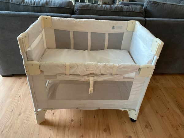 Arms Reach Co-Sleeper Bassinet for Sale in Los Angeles, CA - OfferUp