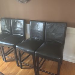 4 Bar Stools 