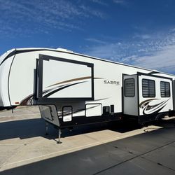 2021 Forest River Sabre Fifth Wheel / Rv / Travel Trailer 