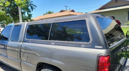 99-2006 Silverado Sierra  Snug Top Camper Shell with keys to lock