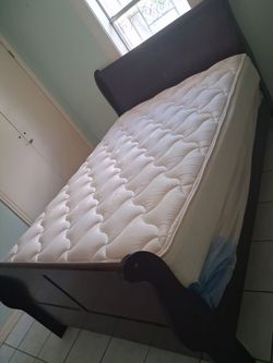 Full /queen bed