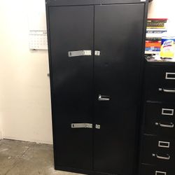 11/18 MOVING SALE! Sandusky Locking Storage Cabinet with Adjustable Shelves, Black