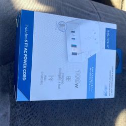 Insignia™ - 100W 4-Port USB and USB-C Desktop Charger Kit for MacBook / Phones