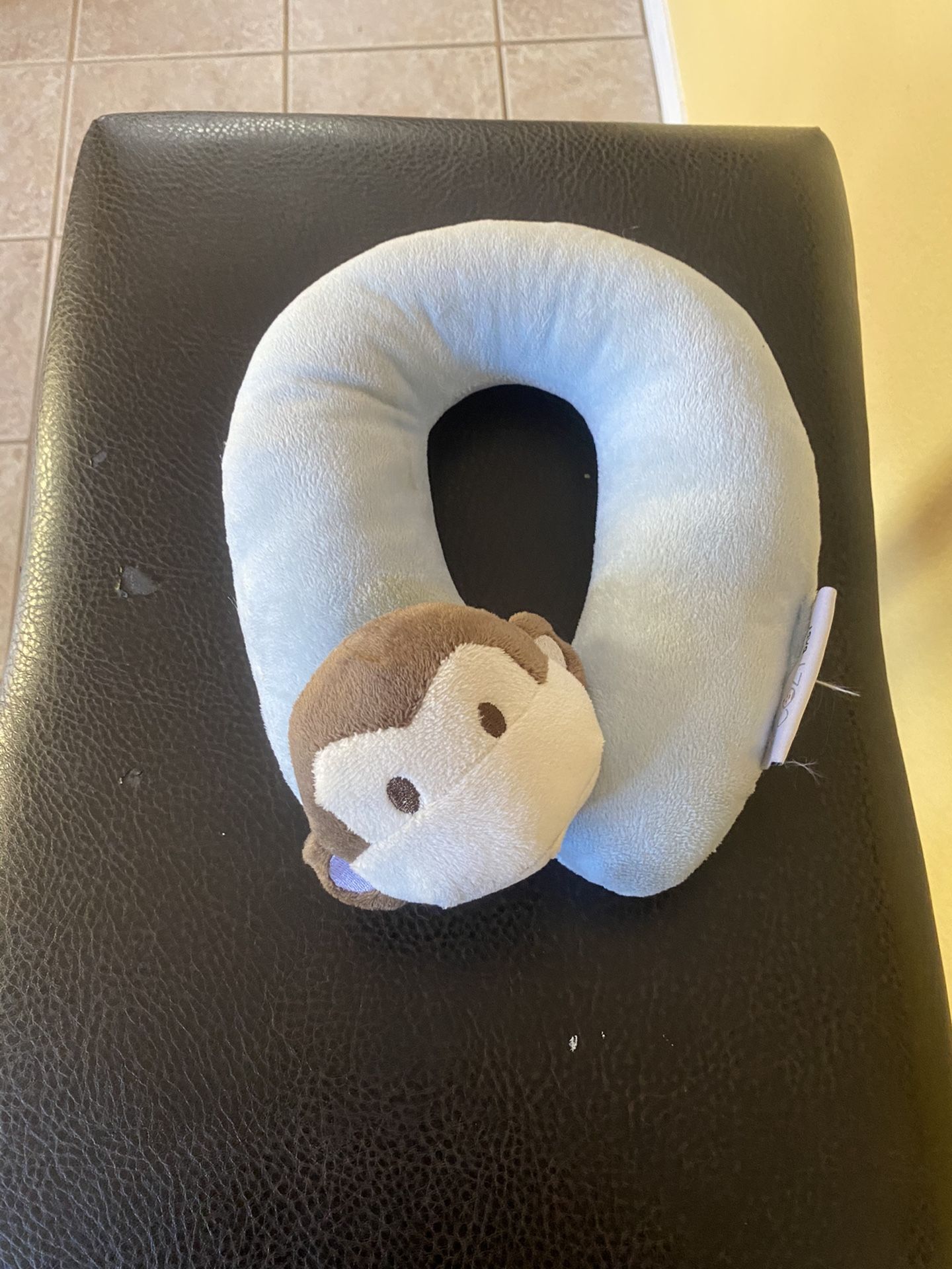 Monkey head support pillow