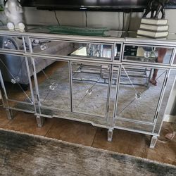 Mirror dresser