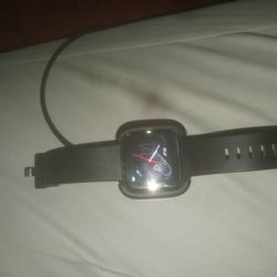 FitBit Versa /Charging port.