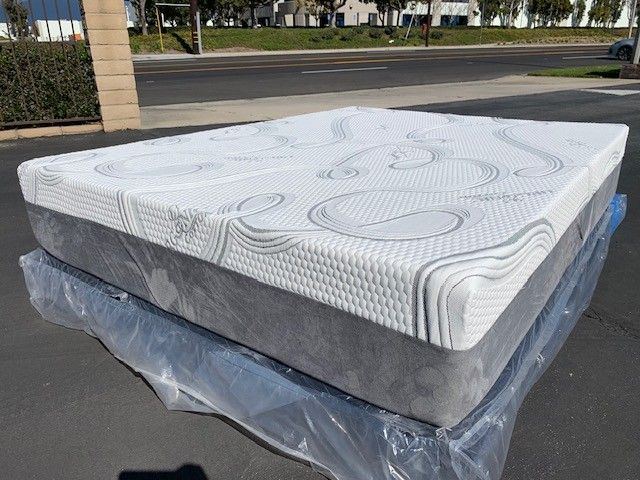 King Organic Hybrid Cool Gel Memory Foam Mattress!!