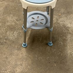 23 Inch High Adjustable Turning Chair For Your Bath