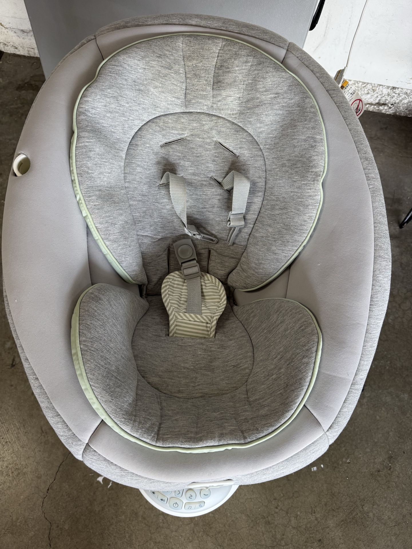 Grace soothing swing with removable rocker