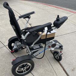Electric Wheelchair, Folds, Heavy duty Beauty