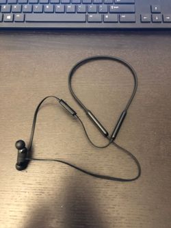 Apple BEATS HEADSETS . DELIVERY LOCALLY AVAILABLE .