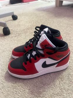 Jordan 1 Mid size 5 men/youth