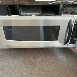 Under the cabinet microwave 