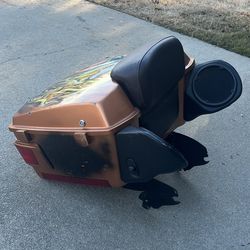 Harley Davidson Trunk With Back Rest And Speakers