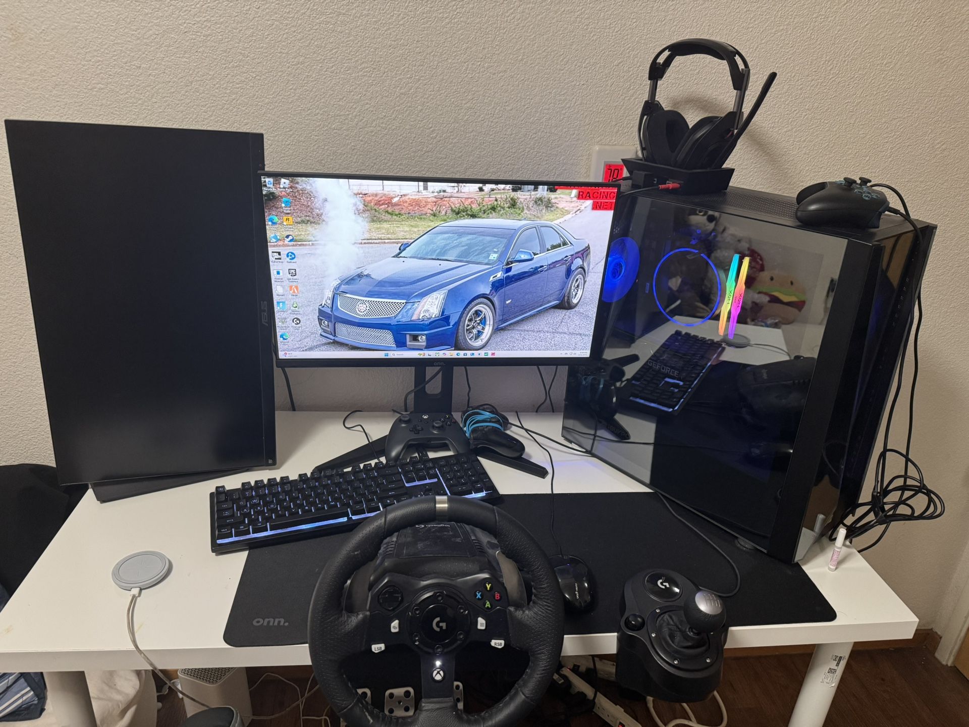 Gaming Pc With A Lot Of Accessories