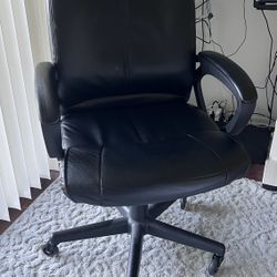 Office chair with smooth quiet wheels