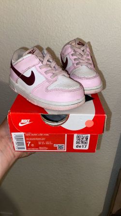 Girl Nike  tennis shoes