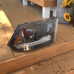 Dodge Ram 1500 Headlight Assembly !!